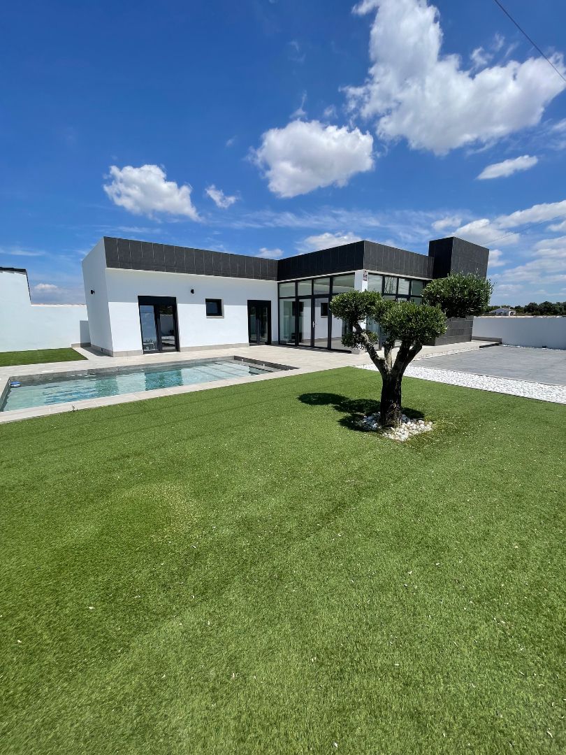 Vista exterior de Casa o xalet en venda en Chiclana de la Frontera amb Aire condicionat, Calefacció i Jardí privat