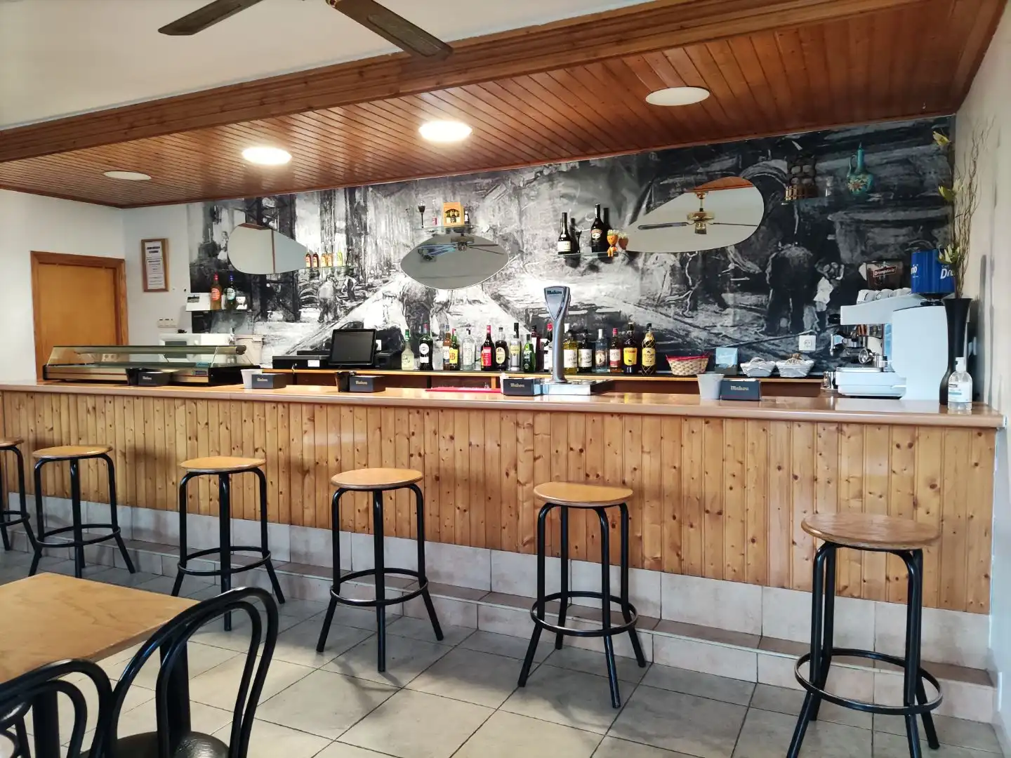 Geschaftsraum zur Miete in Villamuriel de Cerrato mit Heizung, Terrasse und Möbliert