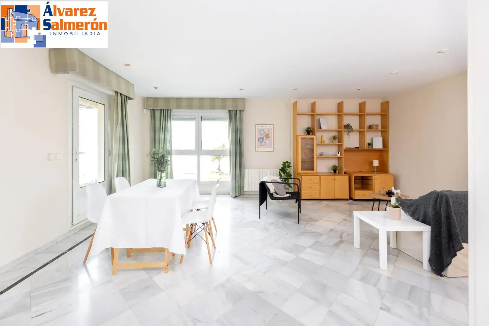 Dining room of Houses for sale in Granada  with Air Conditioner, Private garden and Terrace