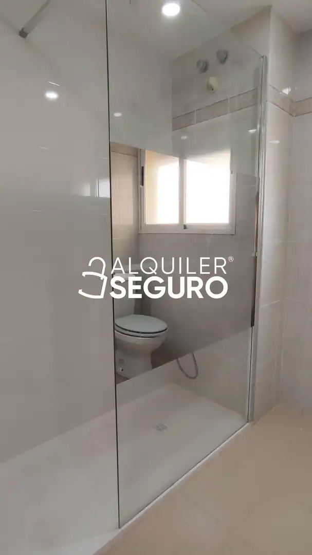 Bany de Pis de lloguer en Valencia amb Aire condicionat i Terrassa
