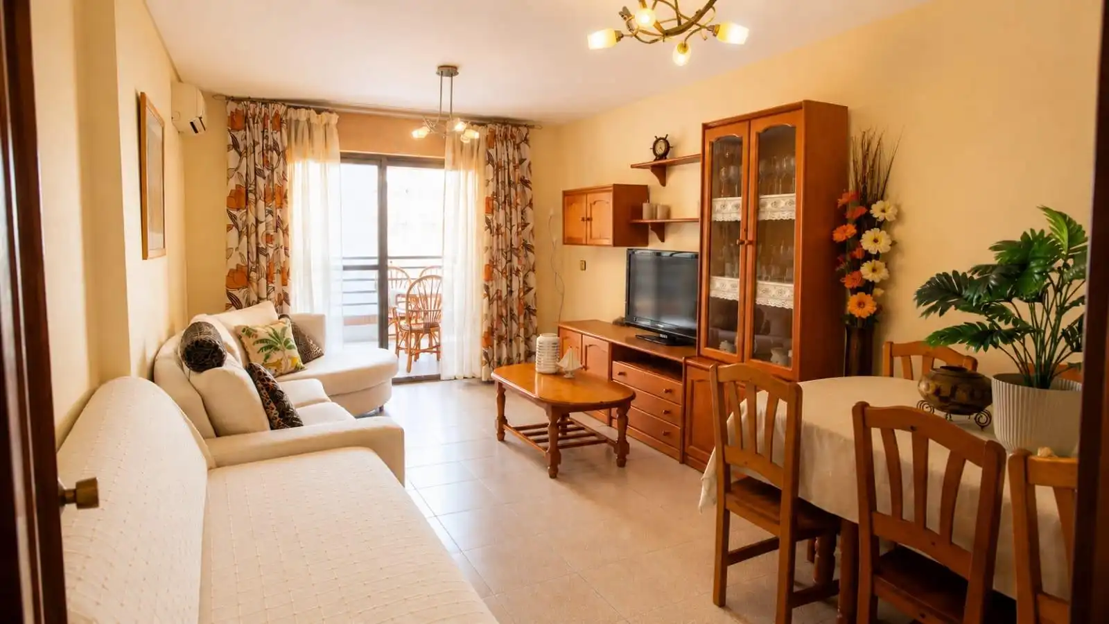 Sala de estar de Apartamento de alquiler en Torrevieja con Aire acondicionado y Amueblado