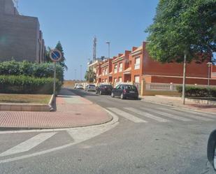 Vista exterior de Pis de lloguer en  Almería Capital amb Aire condicionat i Terrassa