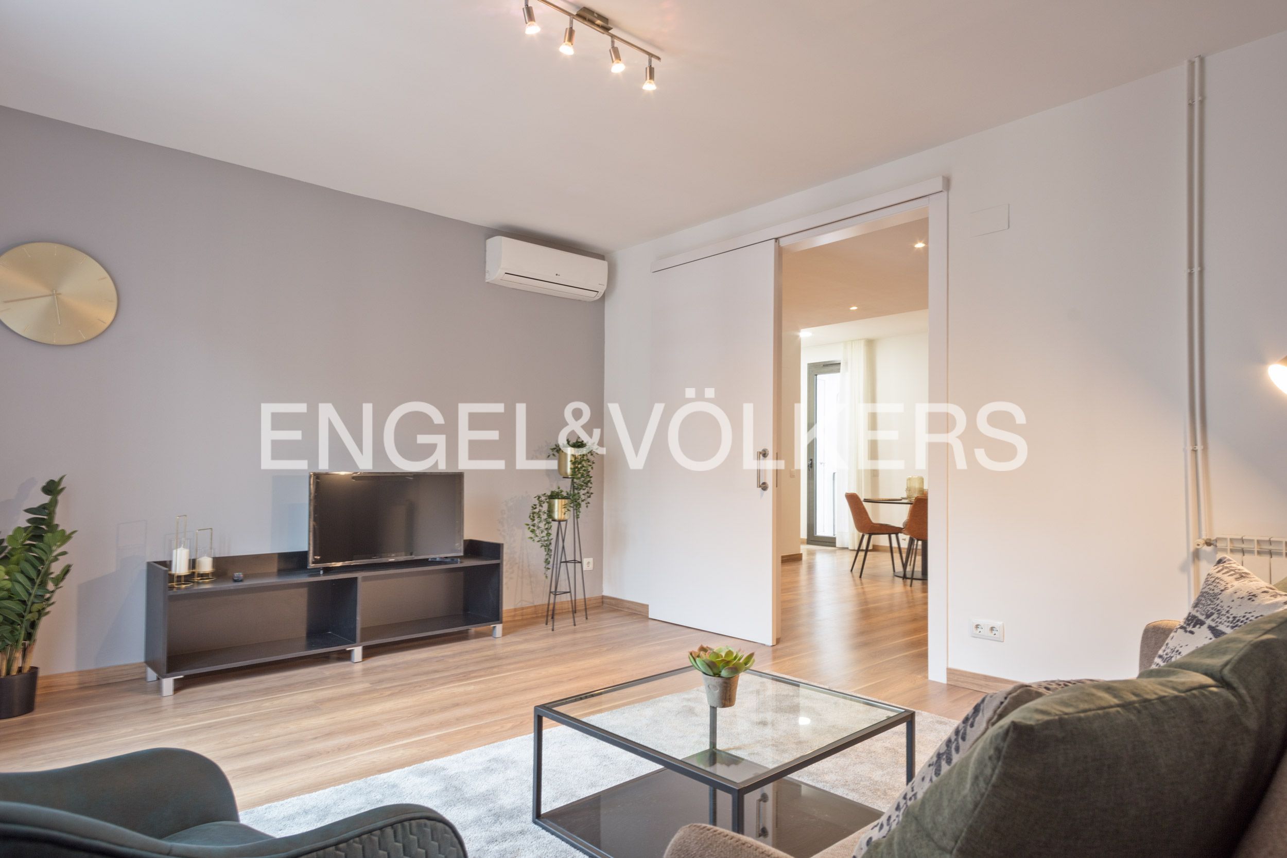 Living room of Flat for rent in  Barcelona Capital  with Air Conditioner, Heating and Balcony