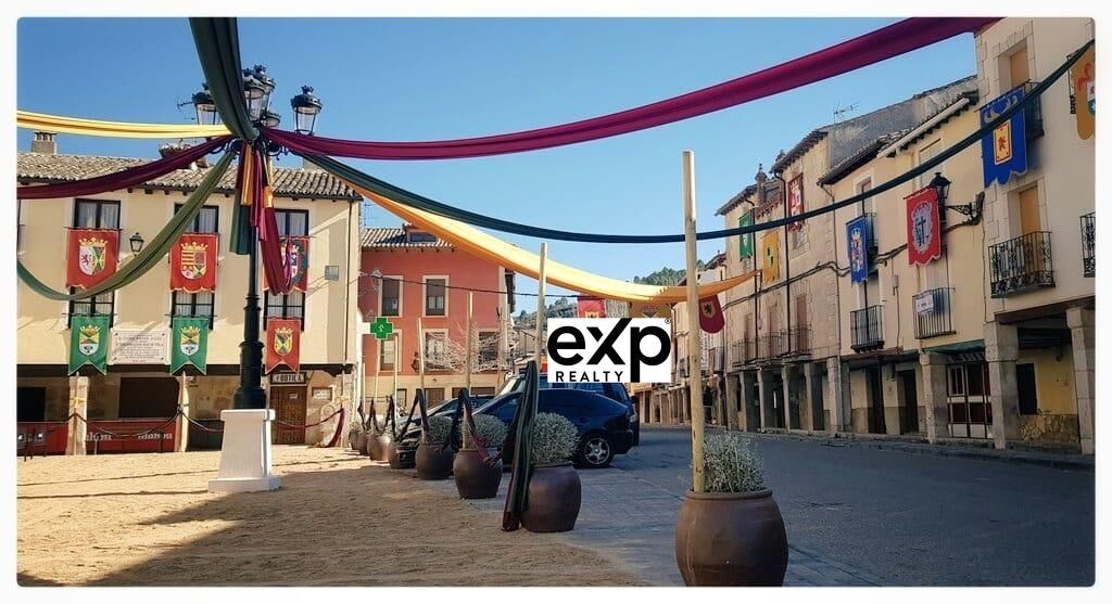 Vista exterior de Casa adosada en venda en Tendilla amb Aire condicionat, Calefacció i Jardí privat