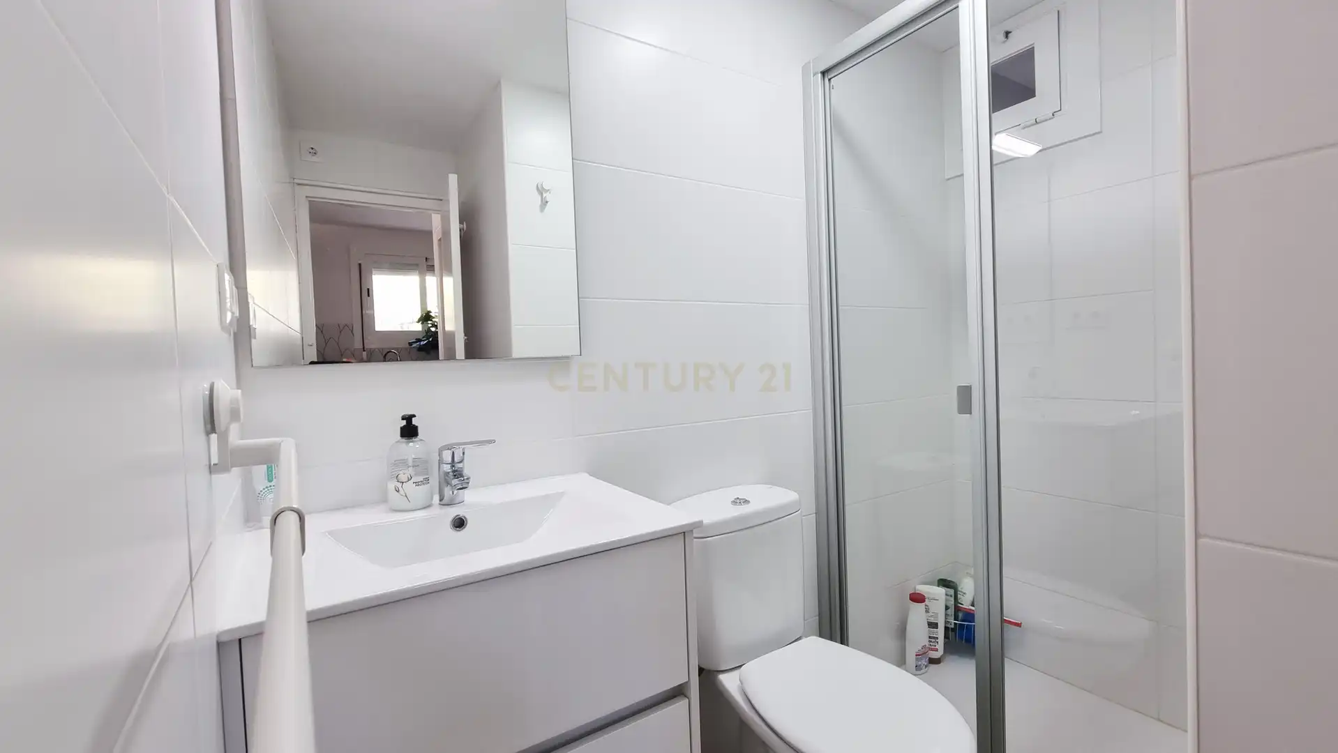 Bathroom of Apartments for sale in Llançà  with Storage room, Washing machine and Microwave