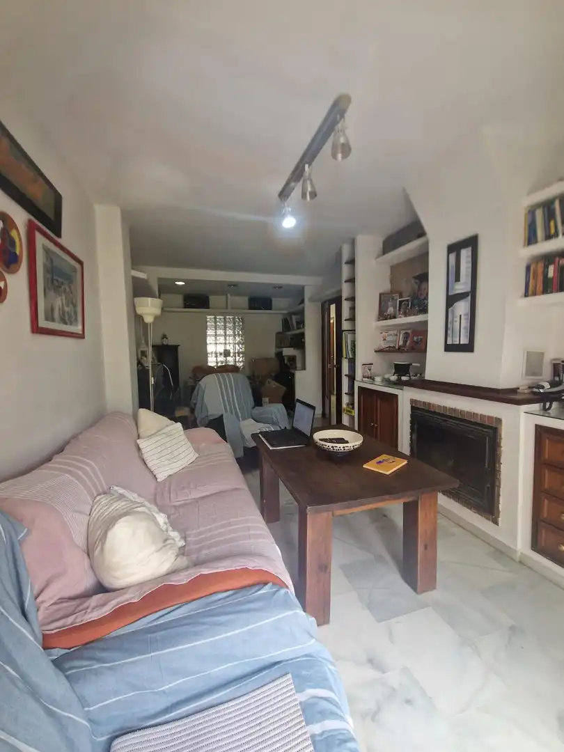 Sala d'estar de Casa adosada en venda en Puerto Real amb Aire condicionat, Jardí privat i Traster