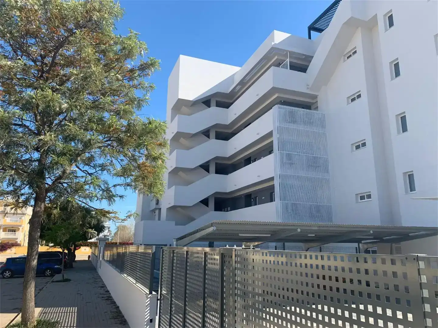 Vista exterior de Pis de lloguer en Dénia amb Aire condicionat, Jardí privat i Traster