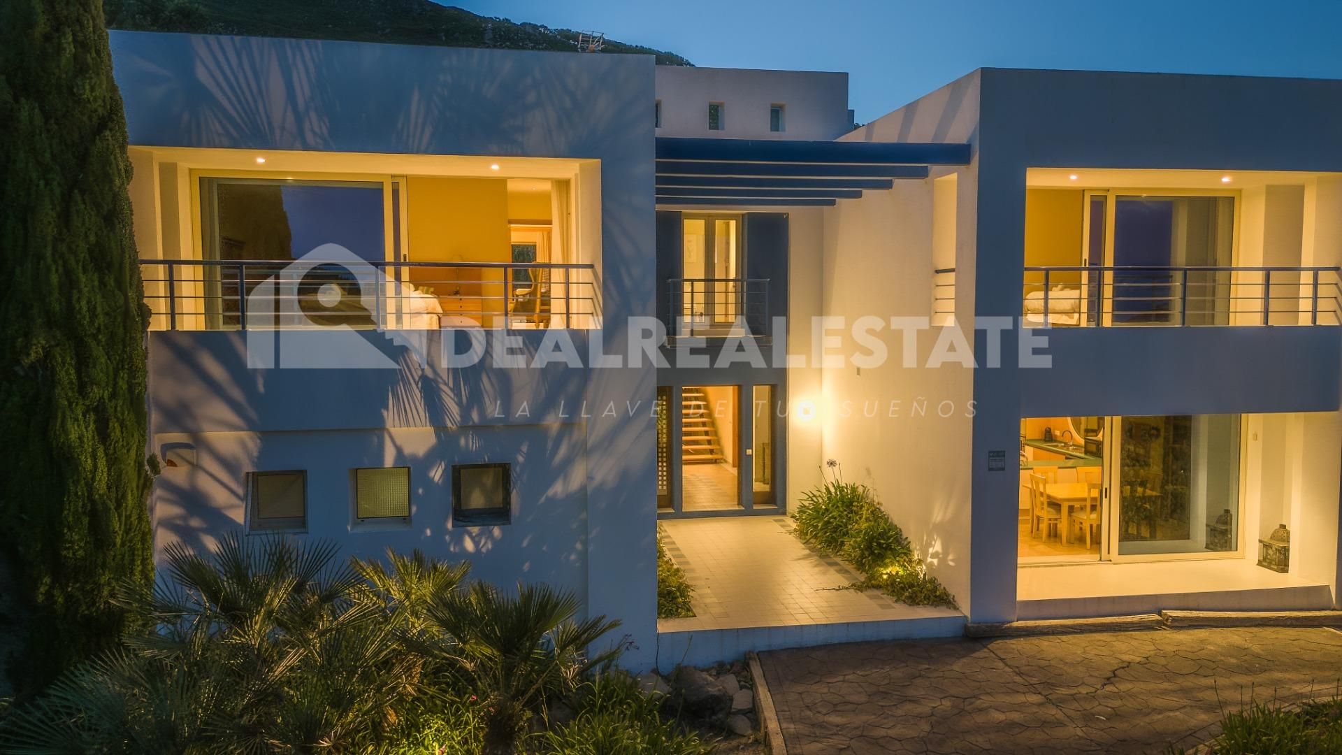 Vista exterior de Casa o xalet en venda en Tarifa amb Calefacció, Jardí privat i Terrassa