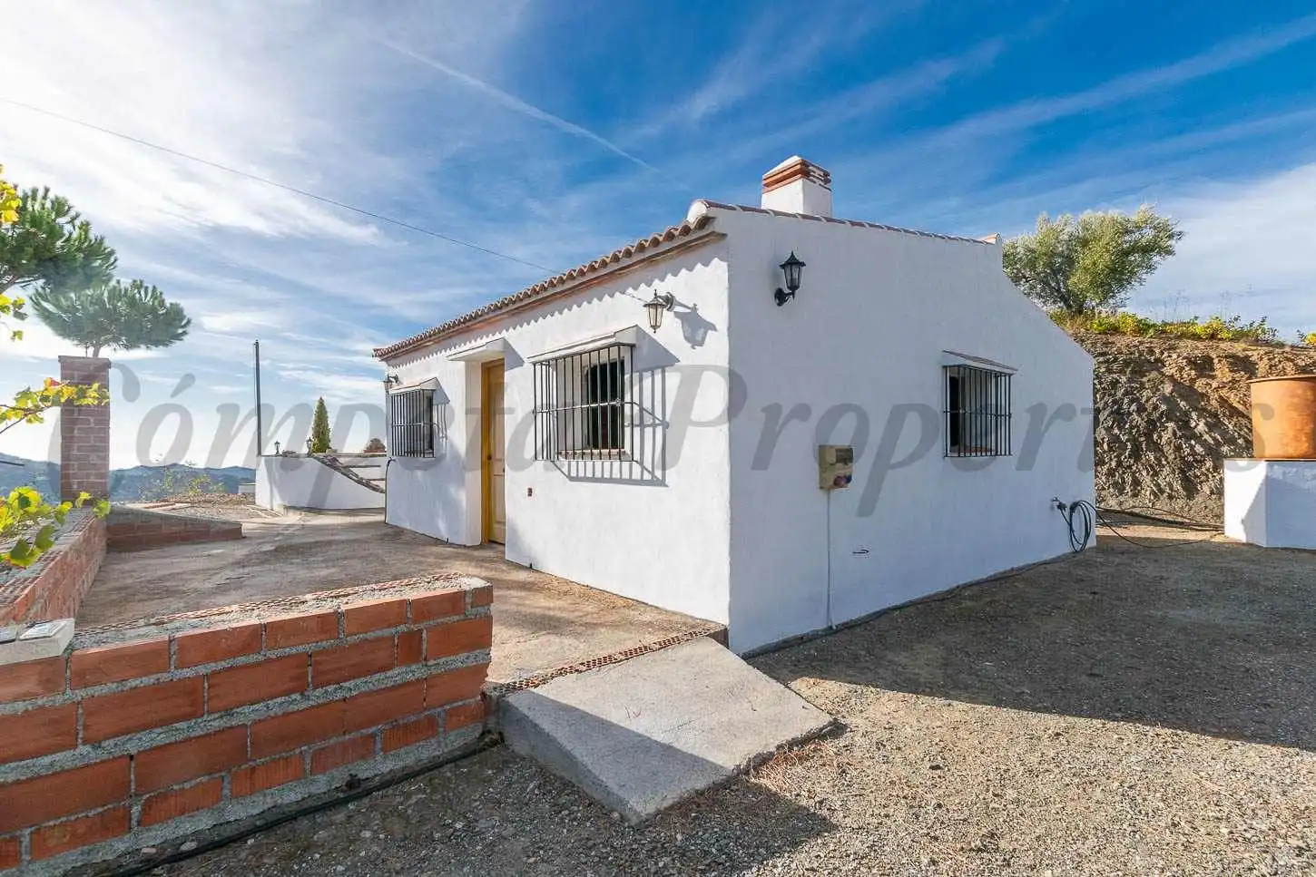 House with pool for sale in Sayalonga