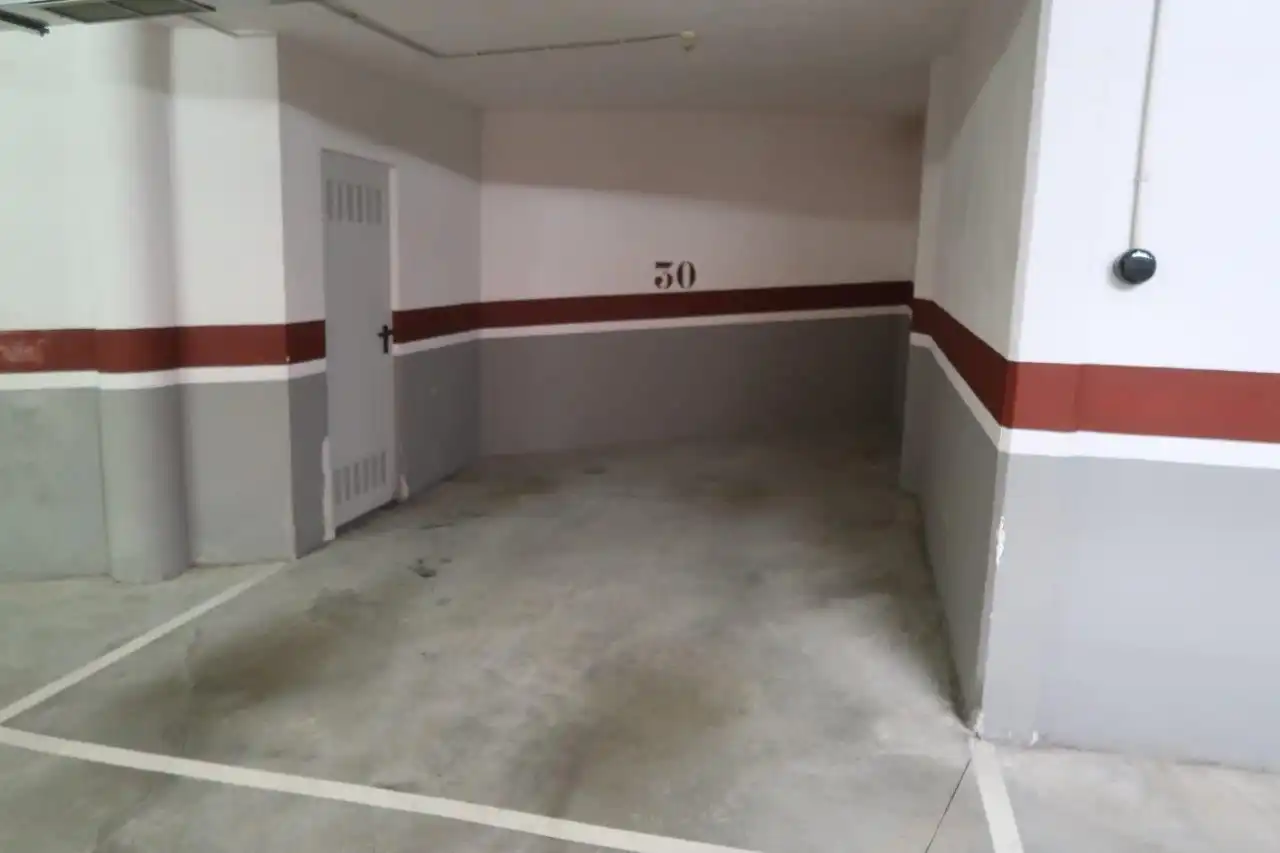 Parking de Piso en venta en A Coruña Capital  con Calefacción, Terraza y Trastero