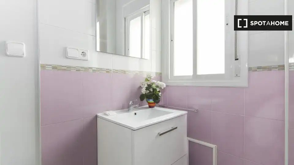 Baño de Apartamento para compartir en Madrid con Aire acondicionado, Calefacción y Terraza