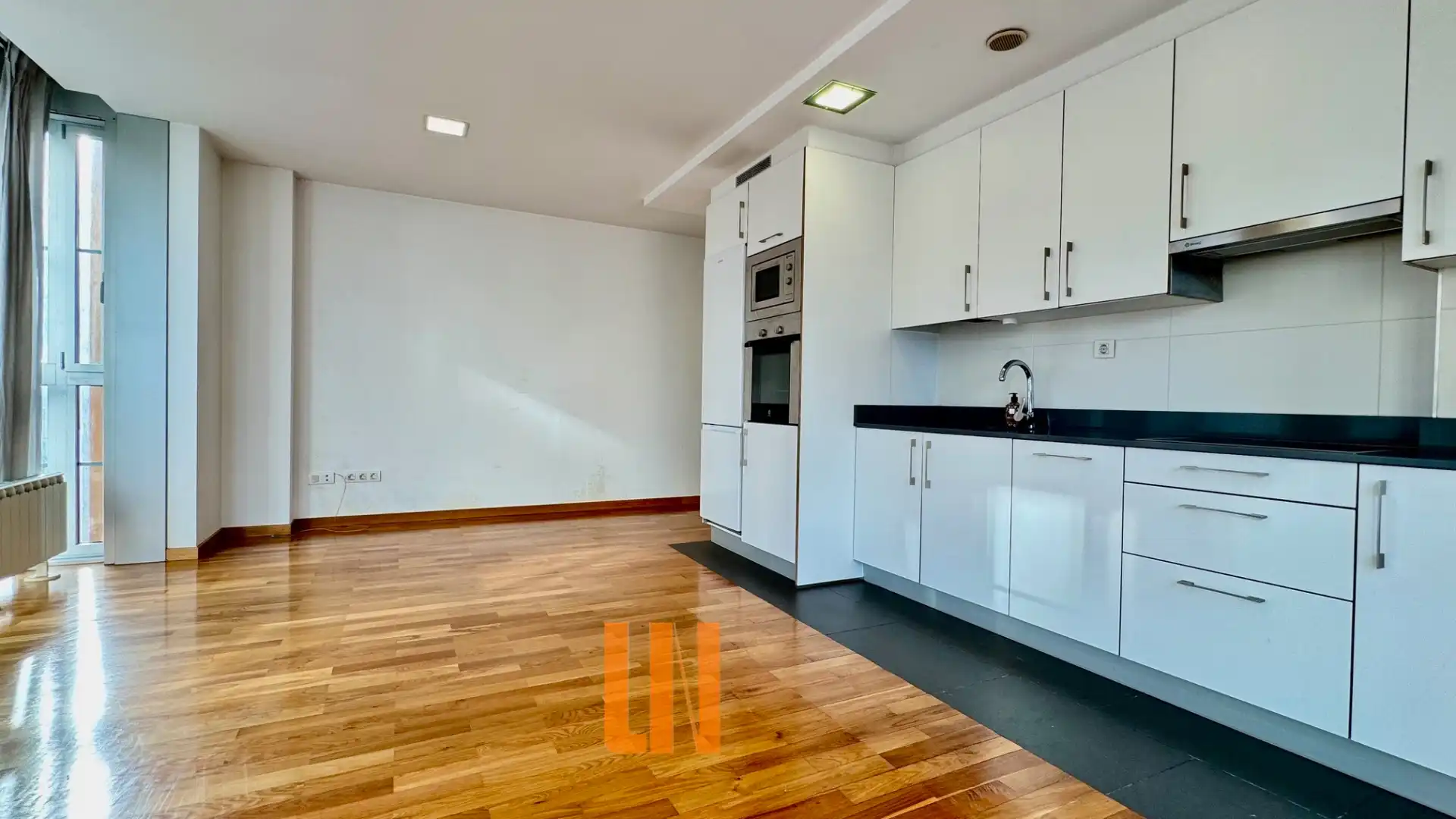 Cocina de Piso en venta en A Coruña Capital  con Calefacción, Trastero y Horno