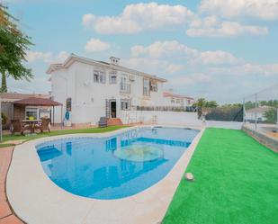 Swimming pool of Single-family semi-detached for sale in Sevilla la Nueva  with Air Conditioner, Terrace and Swimming Pool