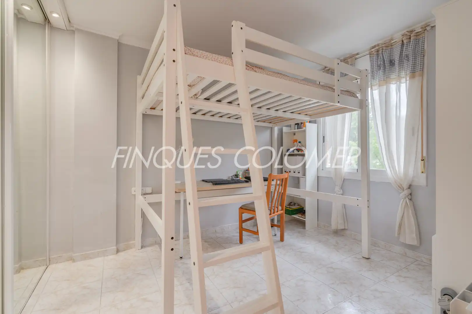 Habitación de Dúplex en venta en Rubí con Aire acondicionado, Calefacción y Jardín privado
