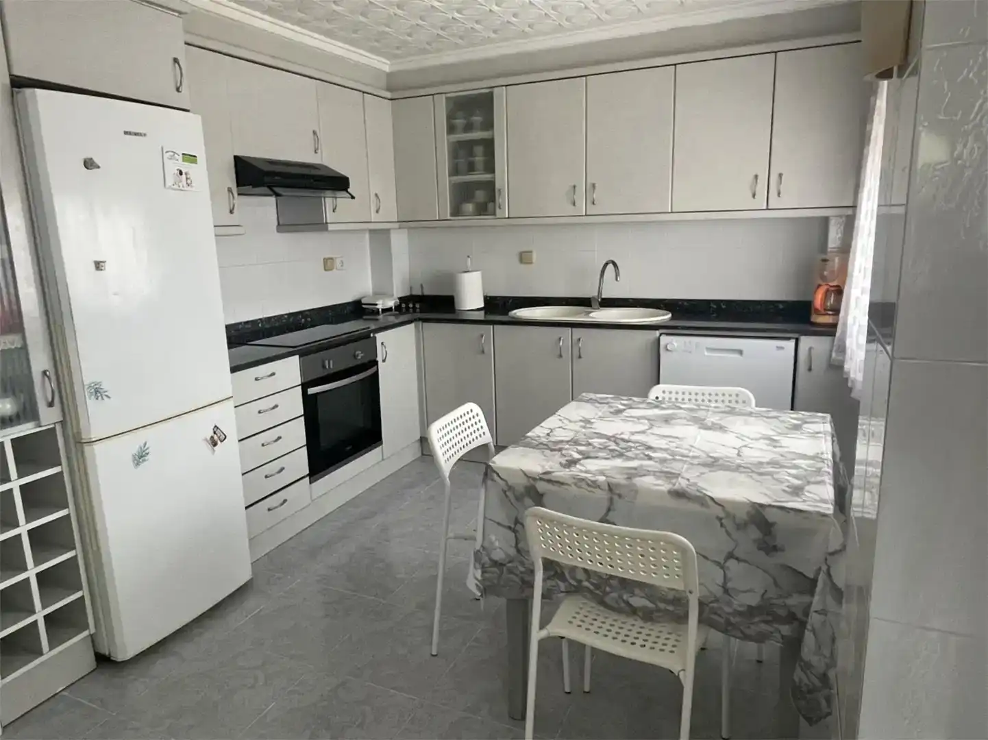 Cuina de Pis per a compartir en Petrer amb Aire condicionat, Moblat i Forn