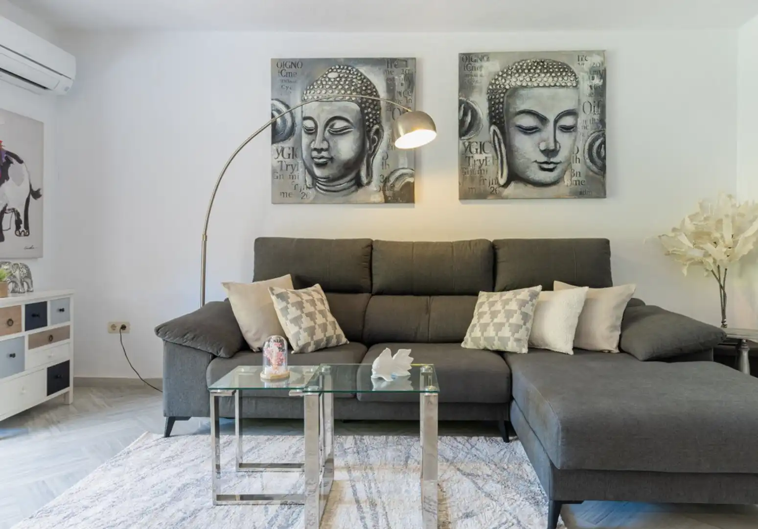 Living room of Detached homes for sale in Estepona  with Air Conditioner, Heating and Terrace