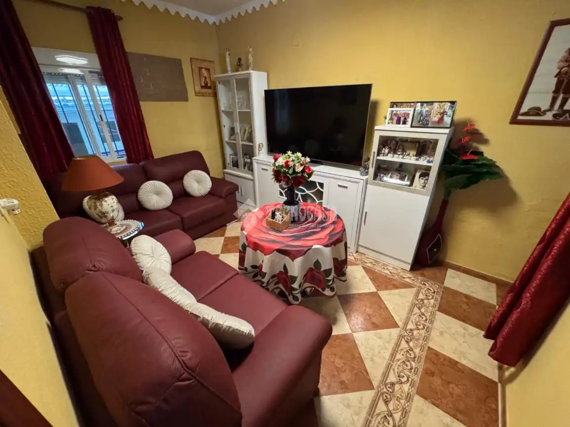 Sala de estar de Casa adosada en venta en Écija