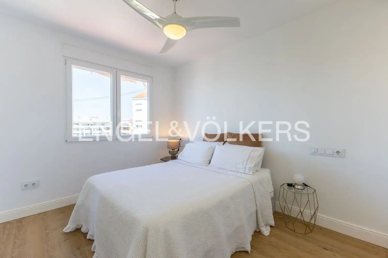 Bedroom of Flat for sale in Valencia  with Air Conditioner, Heating and Balcony