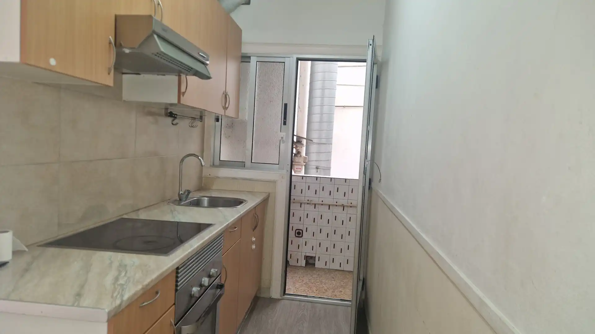 Küche von Wohnung zum Verkauf in Sant Boi de Llobregat mit Balkon und Alarm