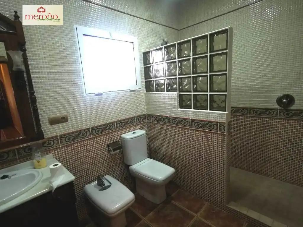 Badezimmer von Fabrikhallen zum Verkauf in Elche / Elx