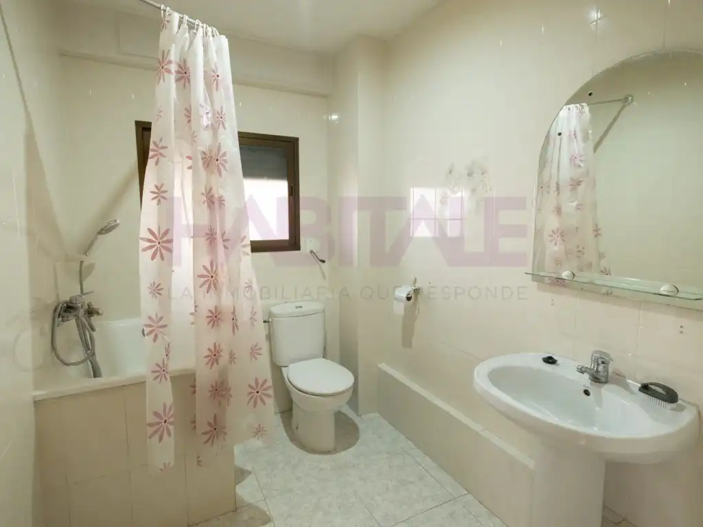 Bathroom of Houses for sale in Chiva  with Air Conditioner, Heating and Furnished