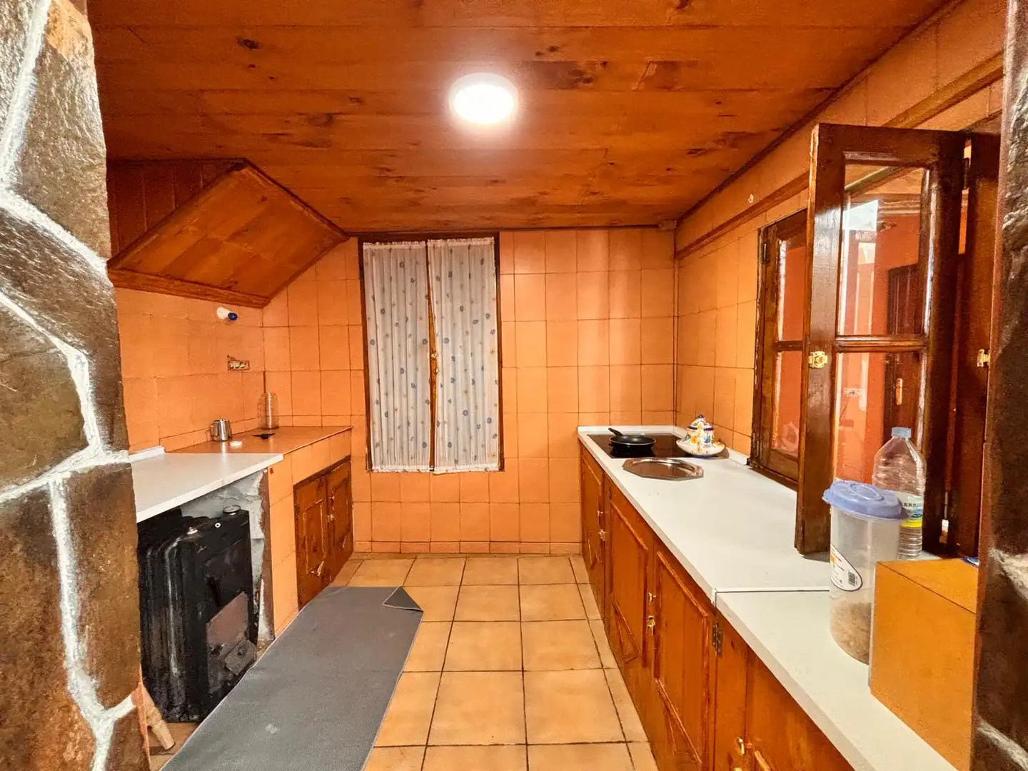 Cuina de Casa o xalet en venda en Santa Elena de Jamuz amb Calefacció, Moblat i Forn