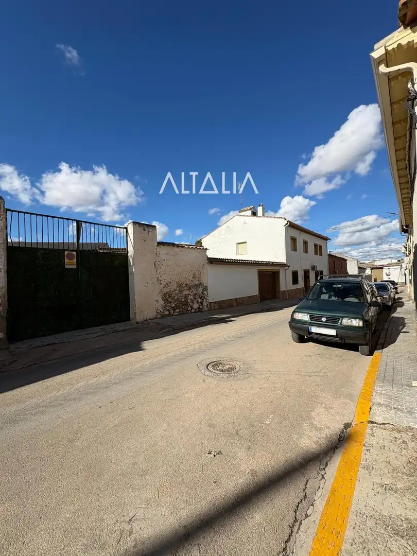 Exterior view of Houses for sale in Villamayor de Santiago  with Private garden and Storage room