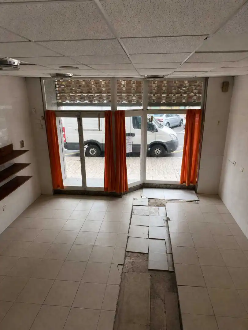 Business premises to rent in Calle General Castañeda, imagen 2