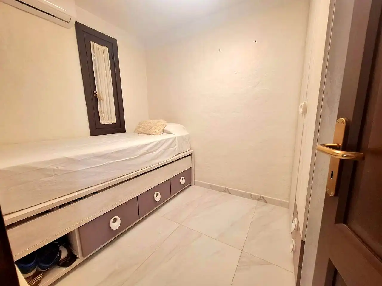 Schlafzimmer von Erdgeschoss zum Verkauf in San Bartolomé de Tirajana mit Klimaanlage, Terrasse und Möbliert