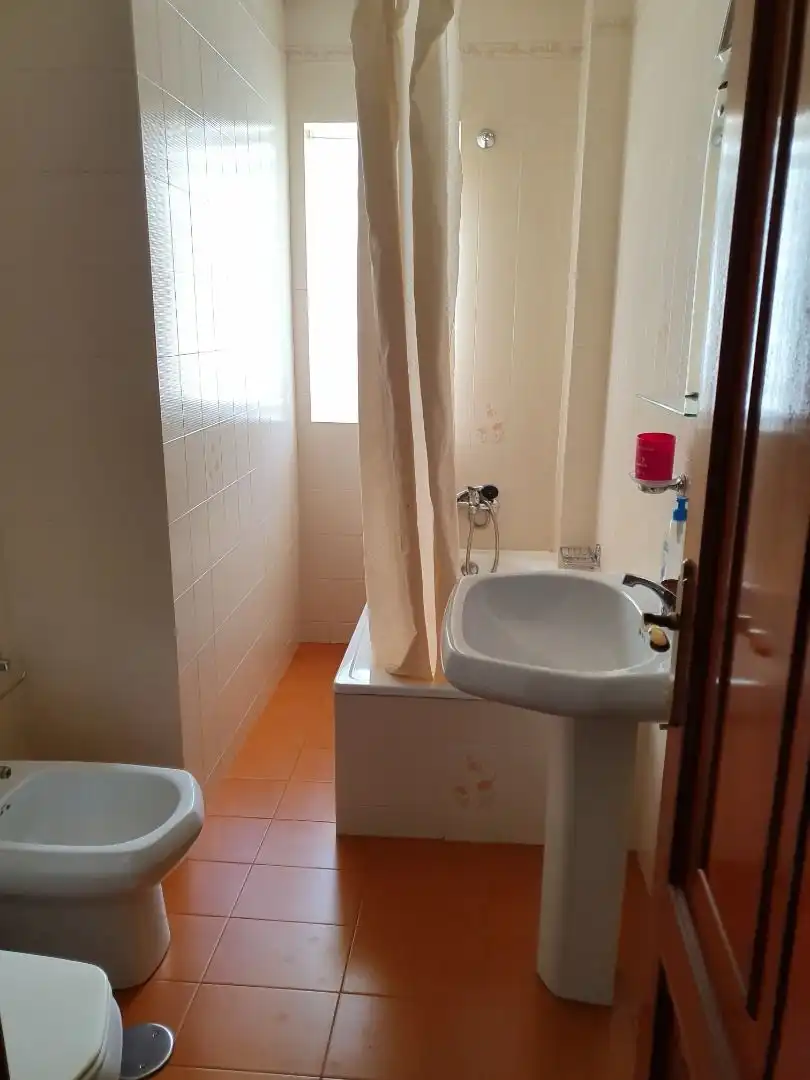 Baño de Dúplex de alquiler en Santiago de Compostela  con Calefacción, Parquet y Amueblado