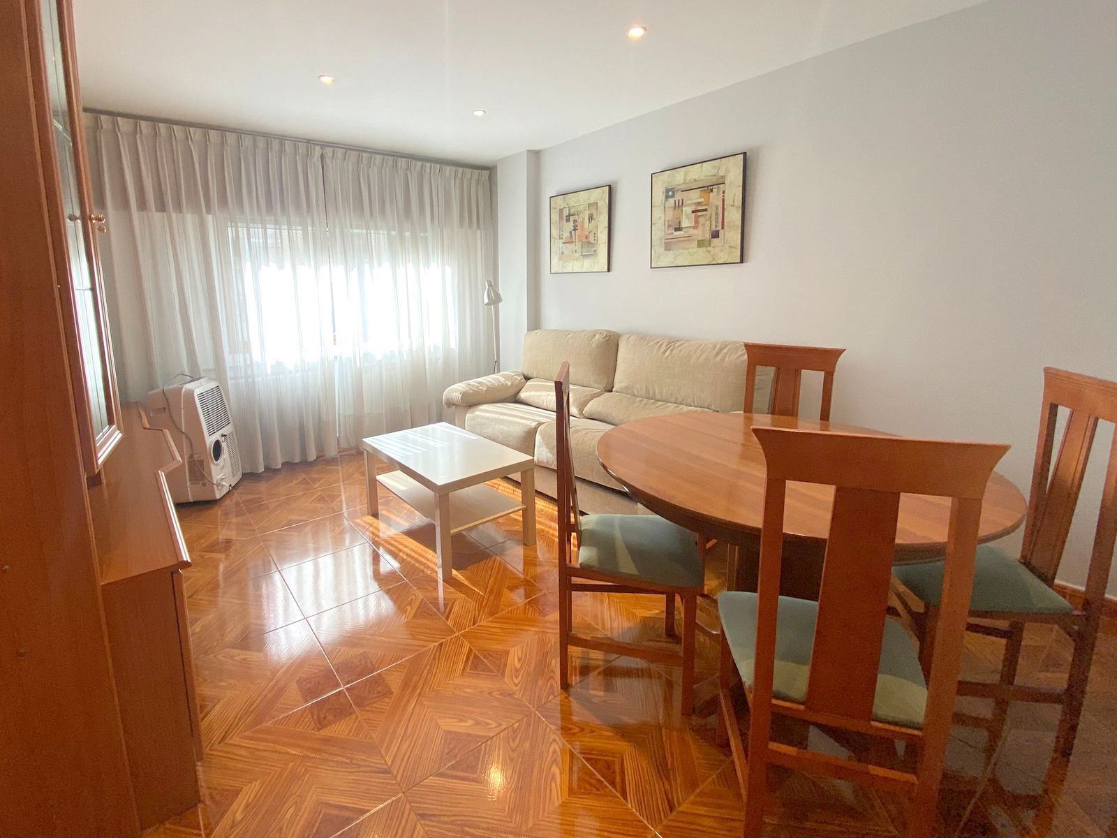 Sala de estar de Piso de alquiler en  Madrid Capital con Aire acondicionado, Calefacción y Amueblado