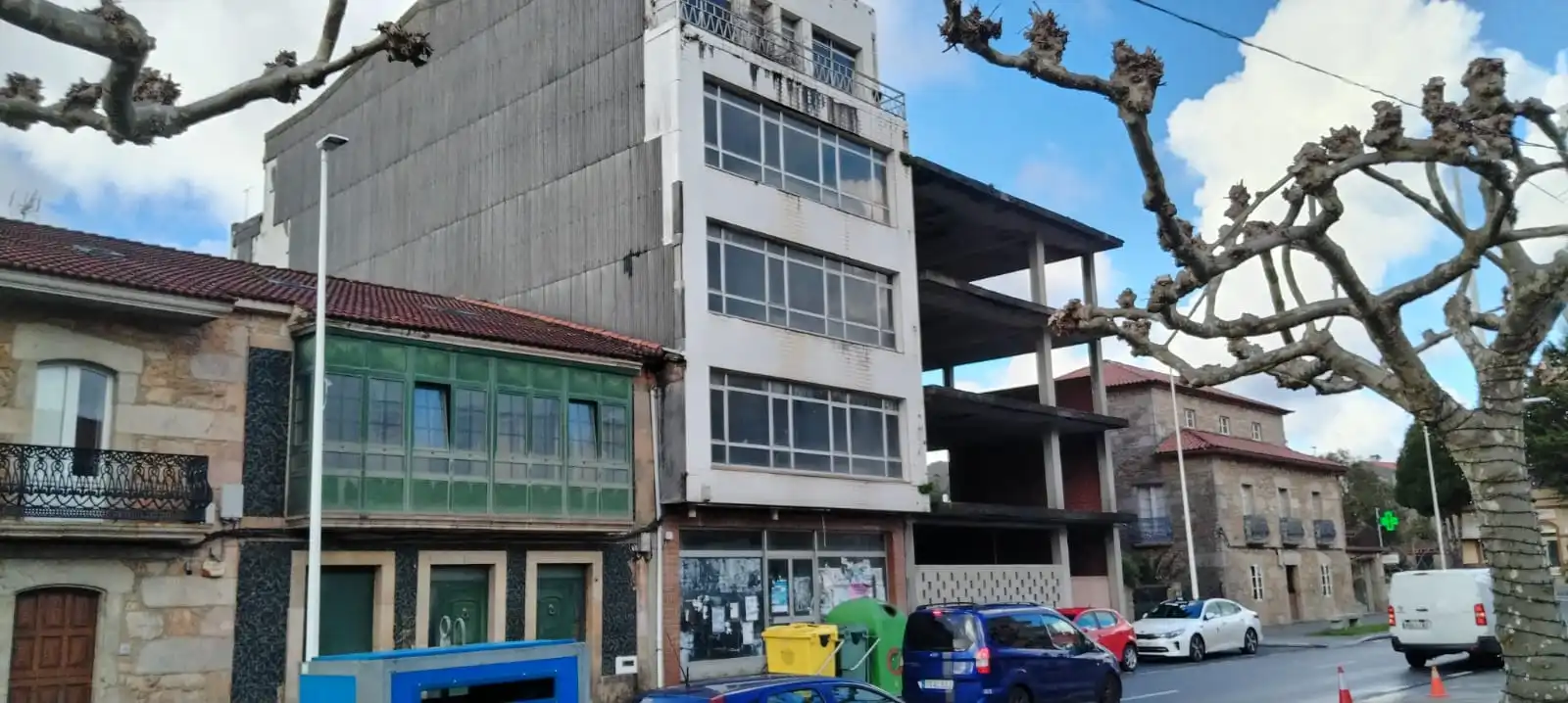 Vista exterior de Edifici en venda en Camariñas