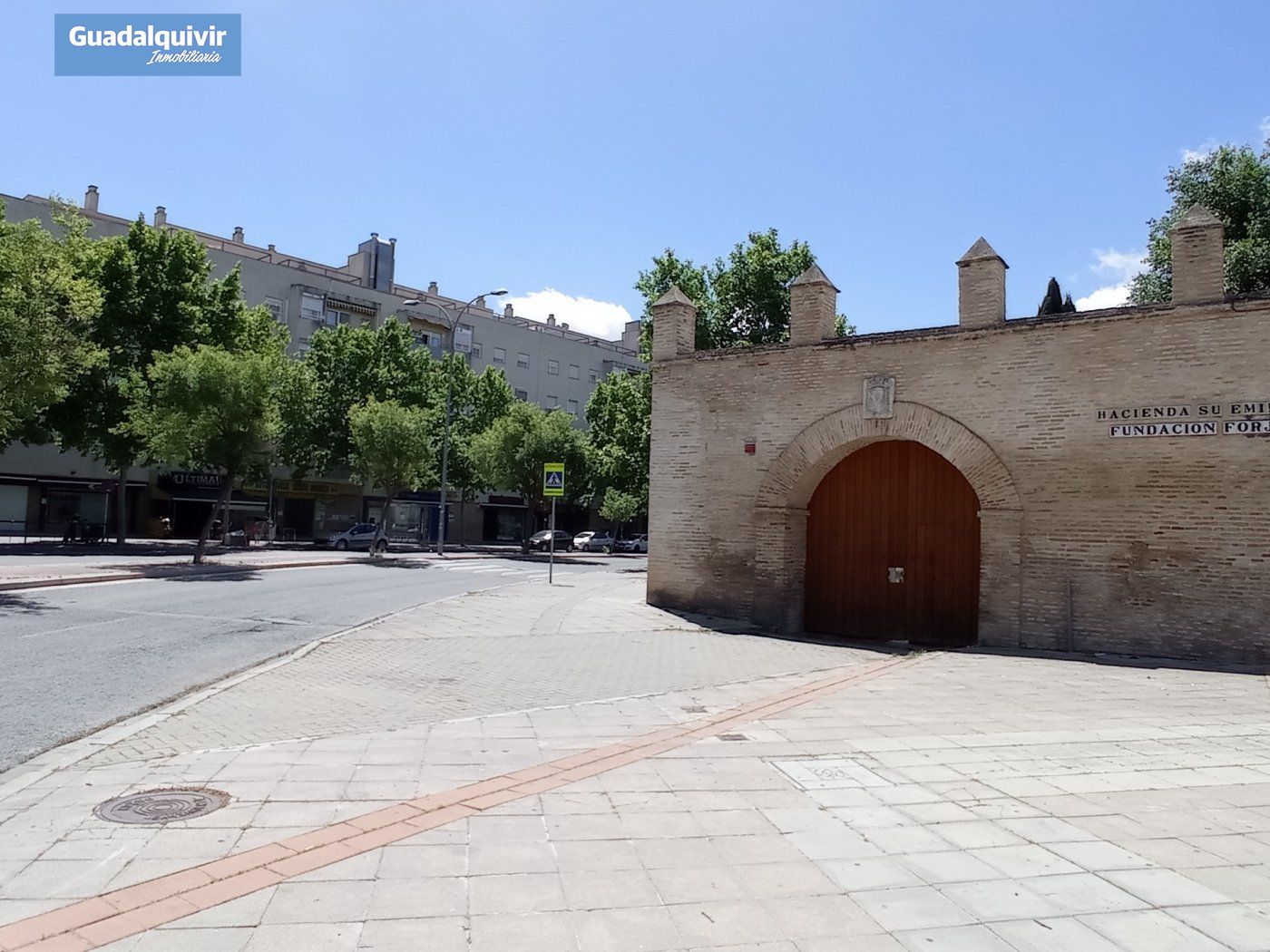 Vista exterior de Local en venta en  Sevilla Capital con Aire acondicionado