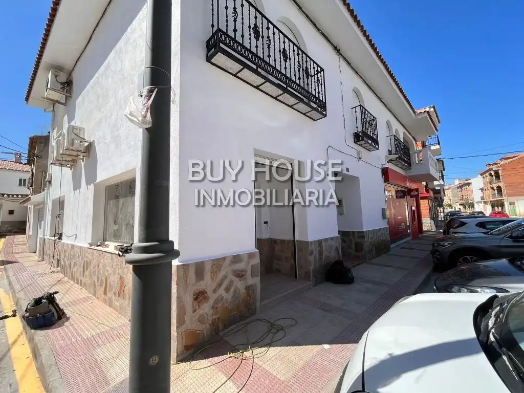 Vista exterior de Local en venta en Villaluenga de la Sagra