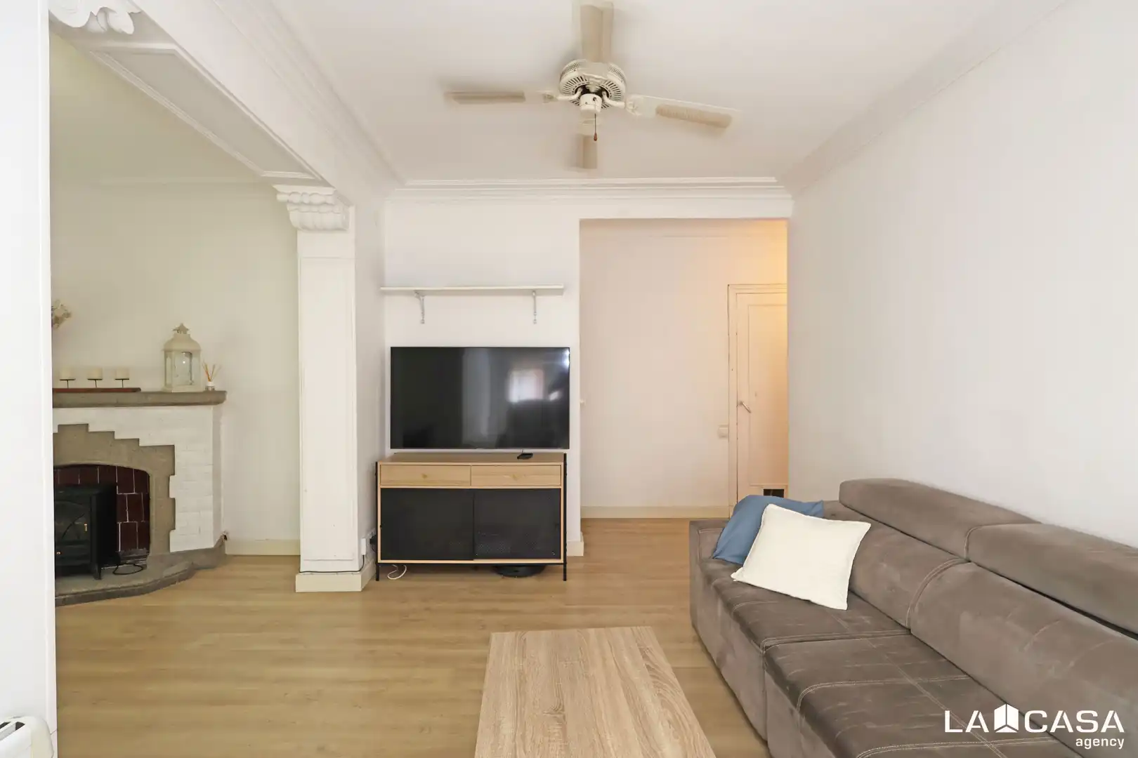 Sala de estar de Edificio en venta en L'Hospitalet de Llobregat