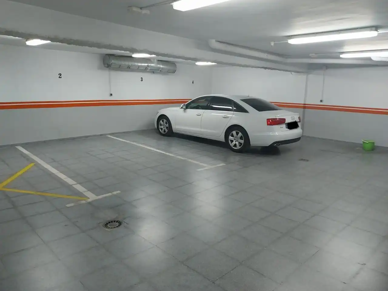 Garaje en venta en Marquina, Centro