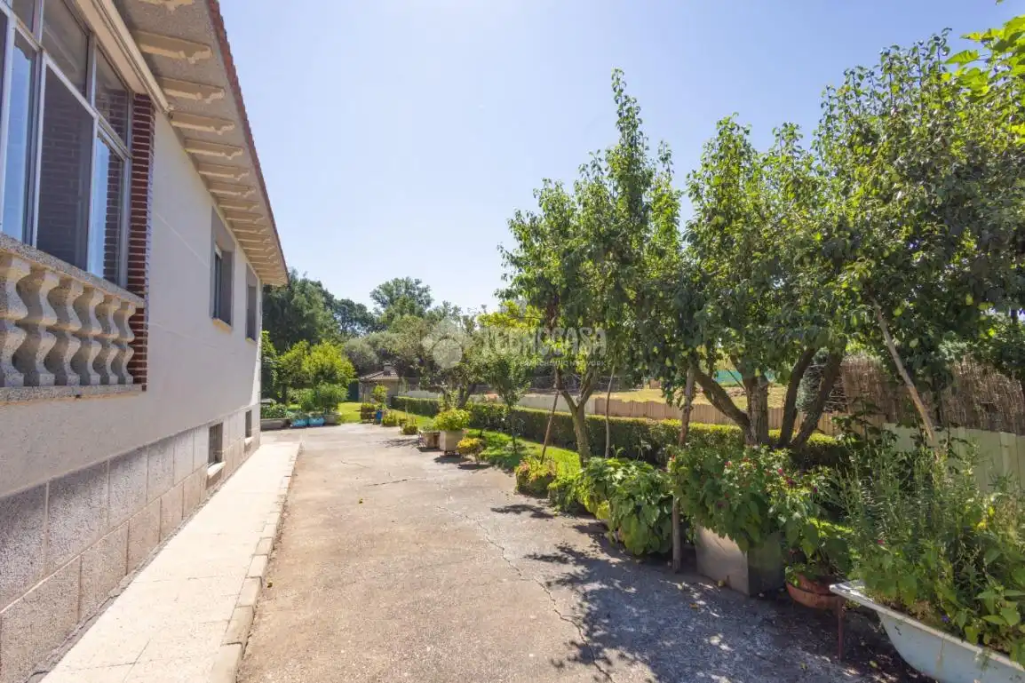 Jardí de Finca rústica en venda en Villagonzalo de Tormes amb Calefacció, Jardí privat i Traster
