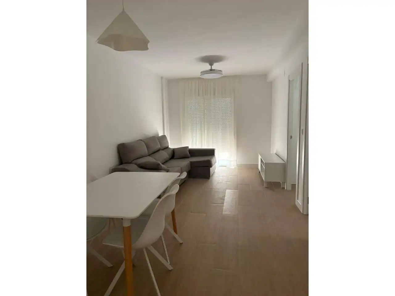 Living room of Flat for rent in Granada  with Parquet flooring, Storage room and Furnished