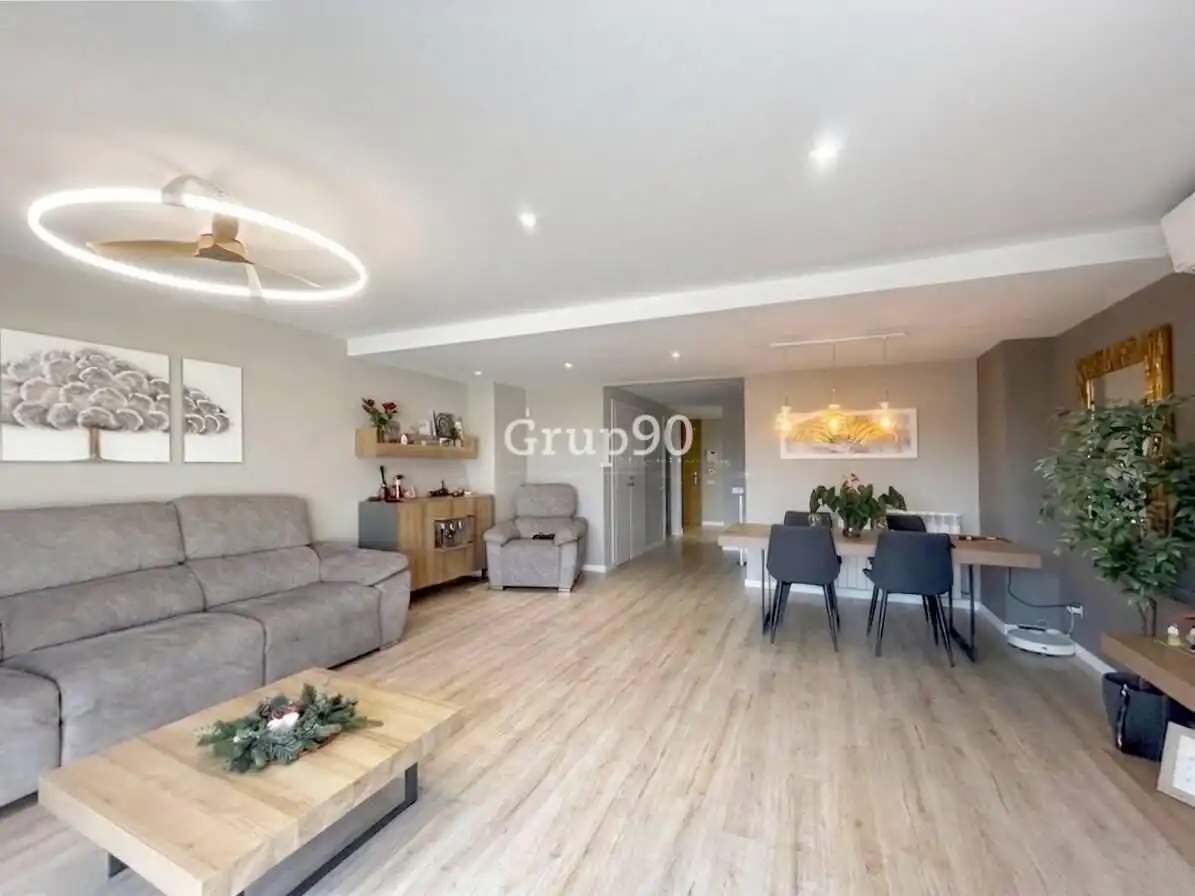 Sala de estar de Casa adosada en venta en Lleida con Aire acondicionado, Calefacción y Jardín privado