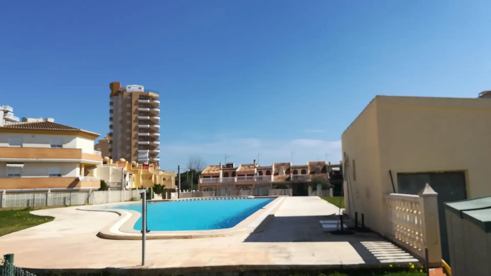 Piscina de Casa adosada en venta en Tavernes de la Valldigna con Aire acondicionado, Terraza y Balcón