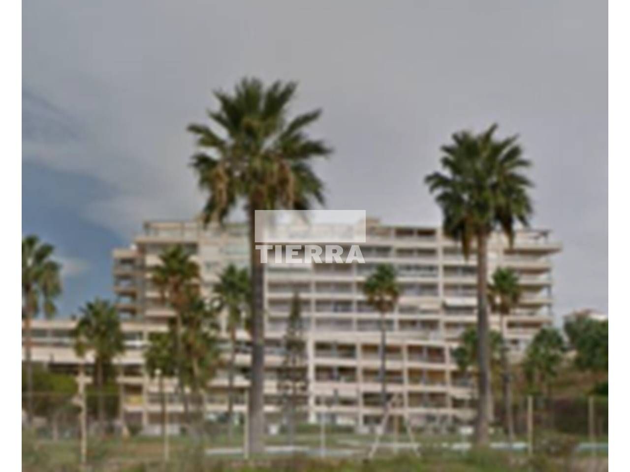 Vista exterior de Pis en venda en Roquetas de Mar amb Terrassa