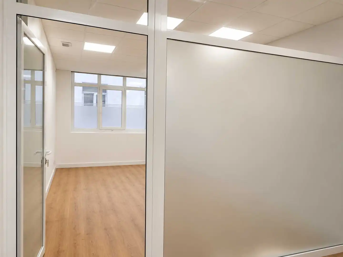 Office space with lift to rent in Calle Lealtad, imagen 5
