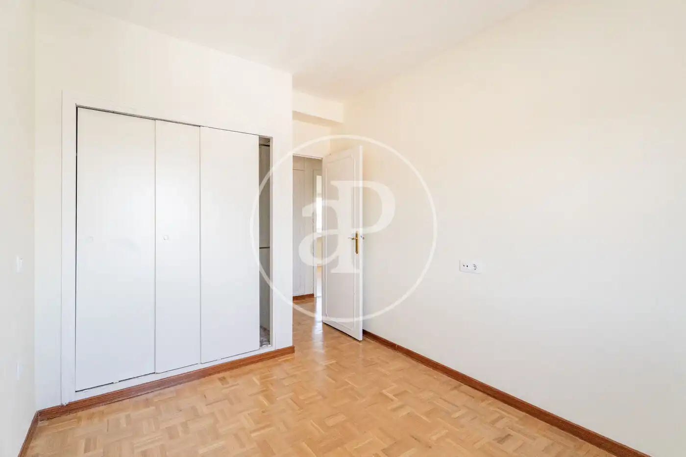 Bedroom of Attic for sale in Madrid  with Air Conditioner, Heating and Private garden