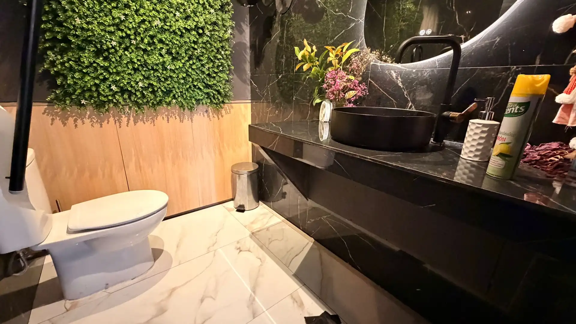 Baño de Local en traspaso en Madrid con Aire acondicionado, Calefacción y Amueblado