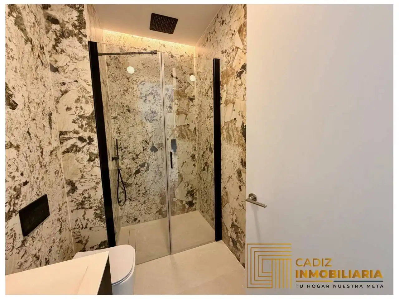 Baño de Piso en venta en Cádiz con Aire acondicionado y Amueblado