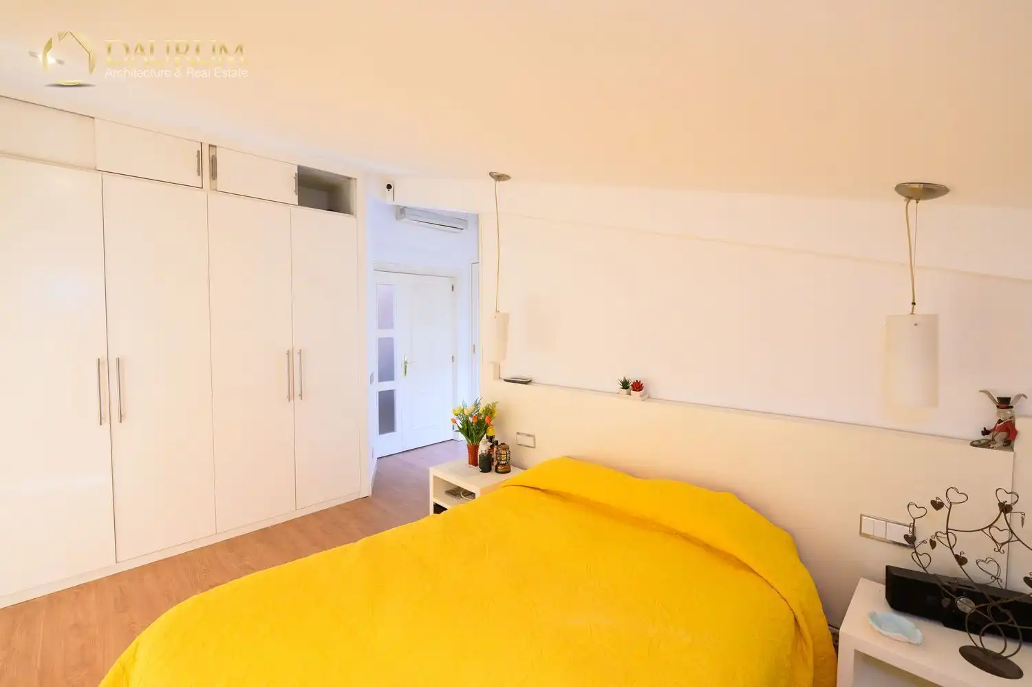 Habitación de Casa adosada en venta en Boadilla del Monte con Aire acondicionado, Calefacción y Jardín privado