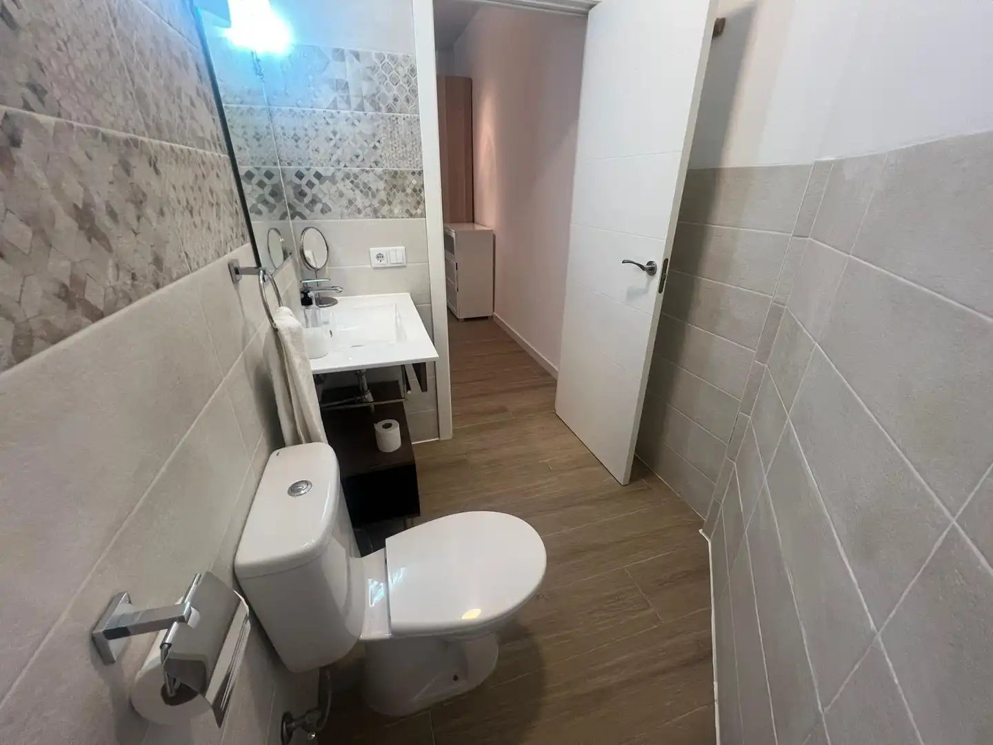 Baño de Piso de alquiler en Sevilla con Aire acondicionado y Calefacción