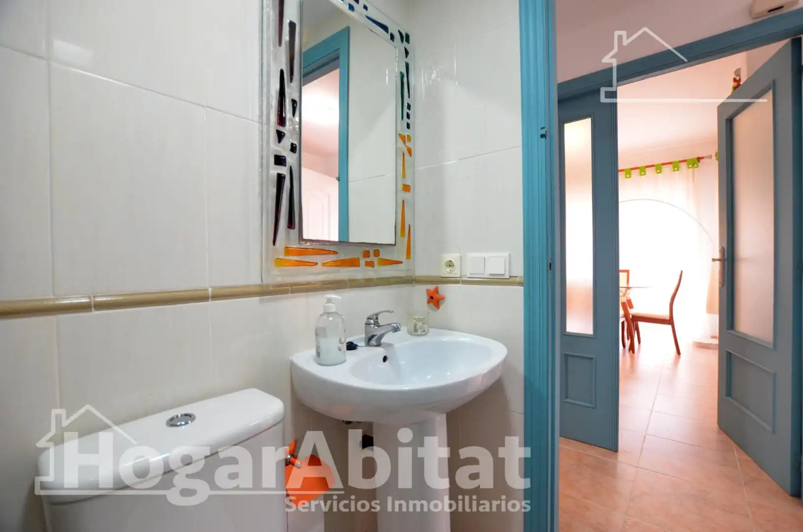 Badezimmer von Einfamilien-Reihenhaus zum Verkauf in Cullera mit Privatgarten, Terrasse und Abstellraum