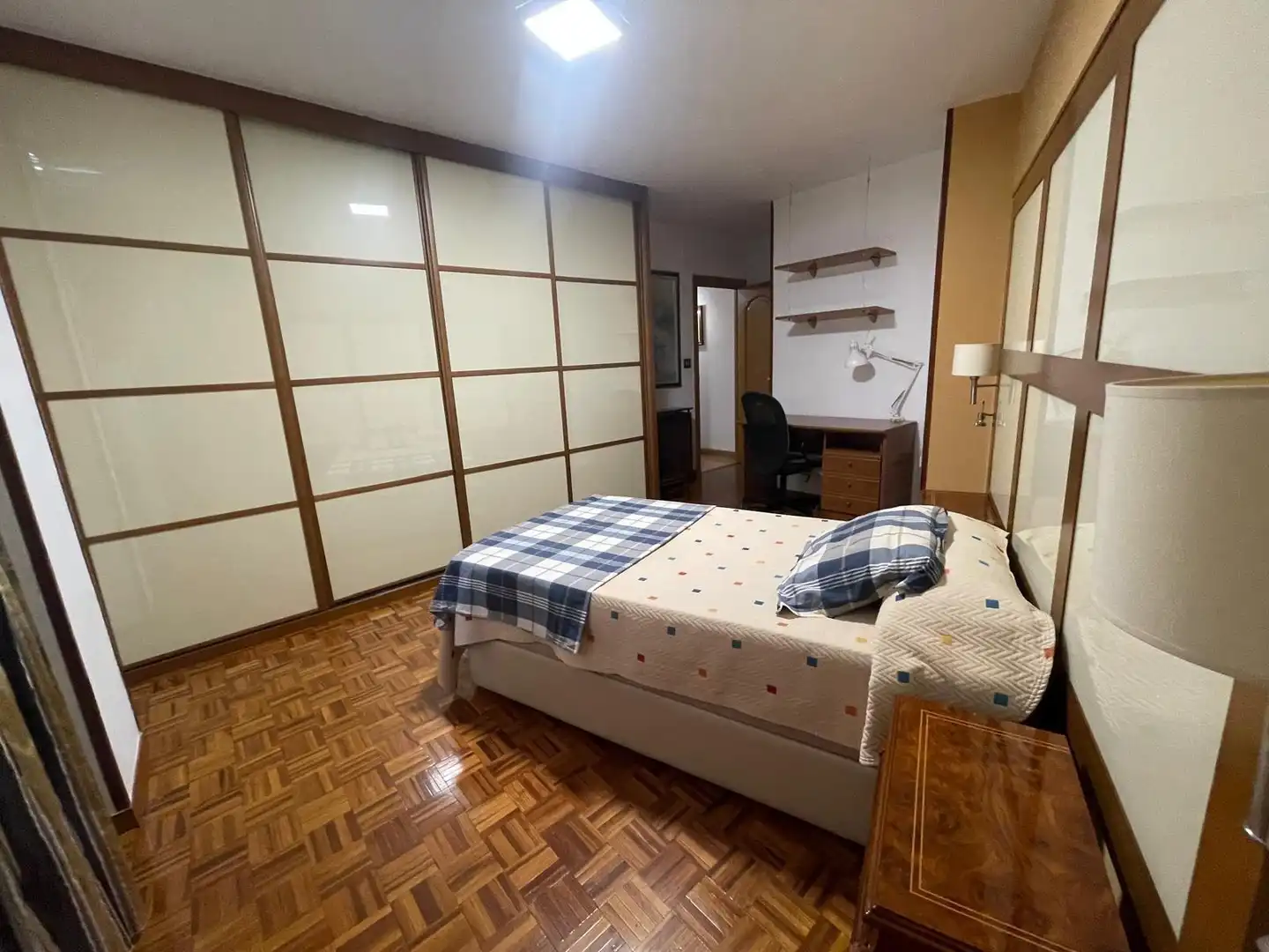 Habitación de Piso de alquiler en Granada con Aire acondicionado, Calefacción y Amueblado