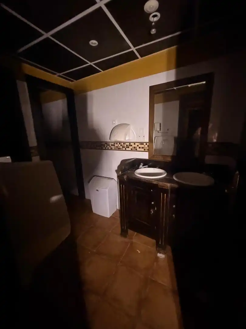 Baño de Local en venta en Roda de Berà